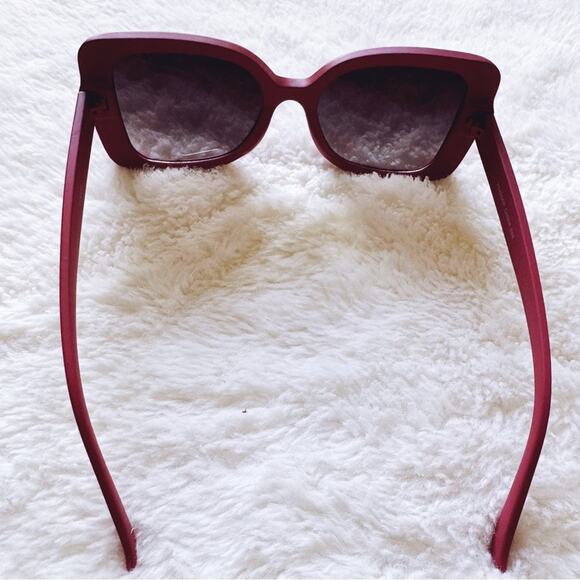 Eva Red Square-Framed Sunglasses - Picture 9 of 14